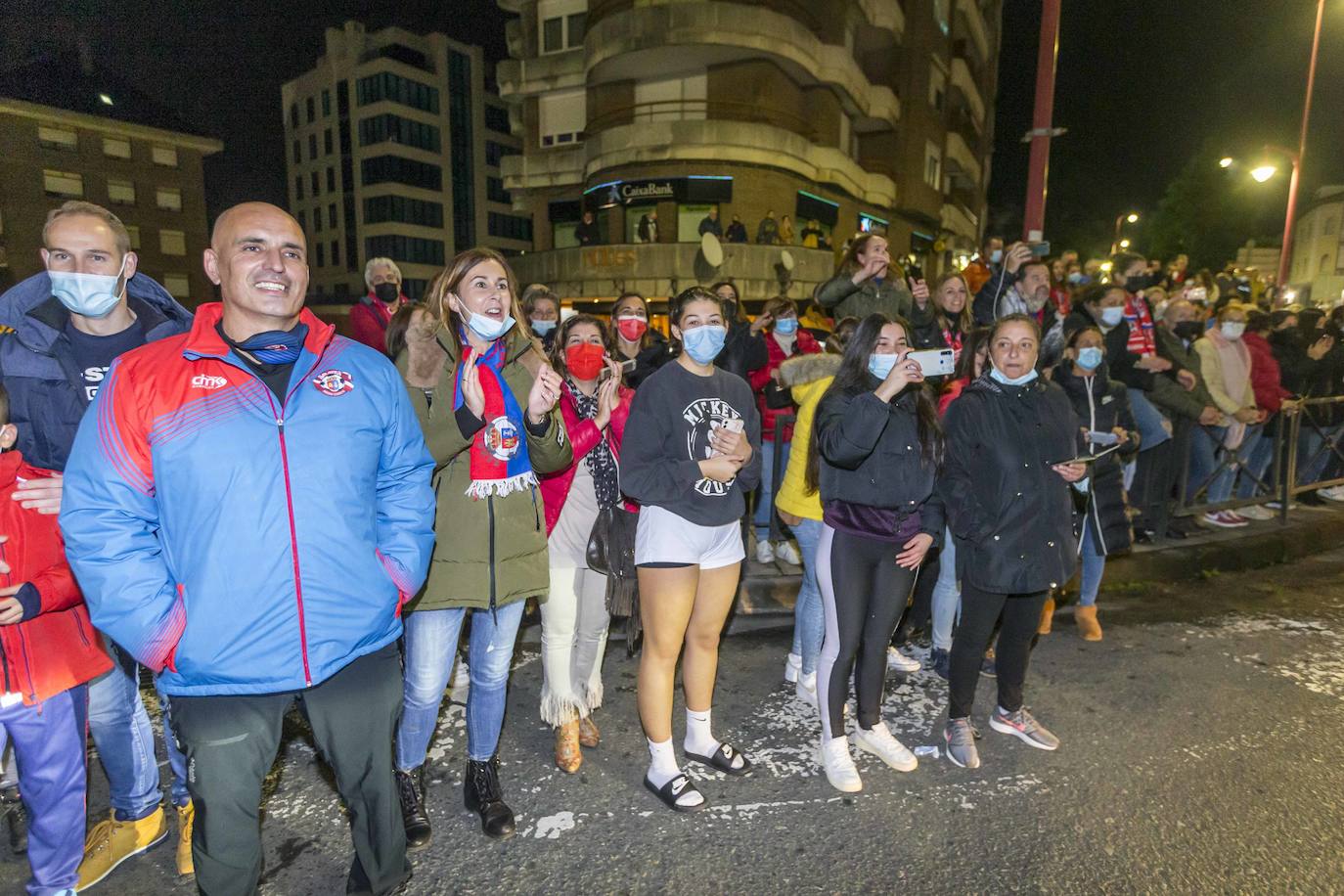 Fotos: El recibimiento a los jugadores del Solares tras clasificarse para la Copa del Rey