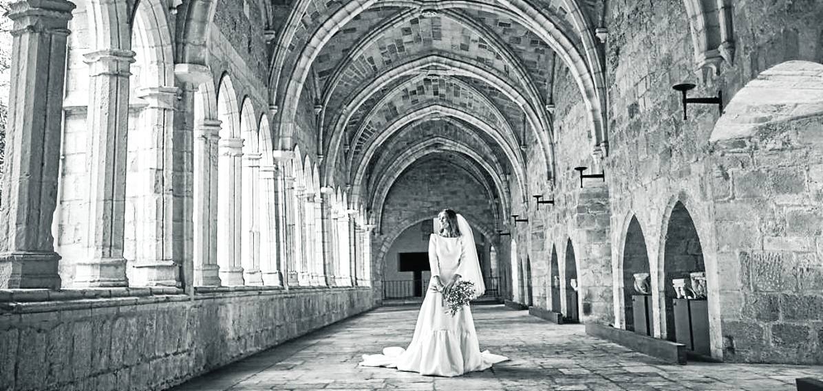 Carmen Cobo y Martín Santos se casaron en la Catedral de Santander el pasado 28 de agosto. Recuerdan que «un par de días antes nuestro sacerdote se puso malito y conocimos al párroco que ofició nuestro enlace el día previo a la boda». 