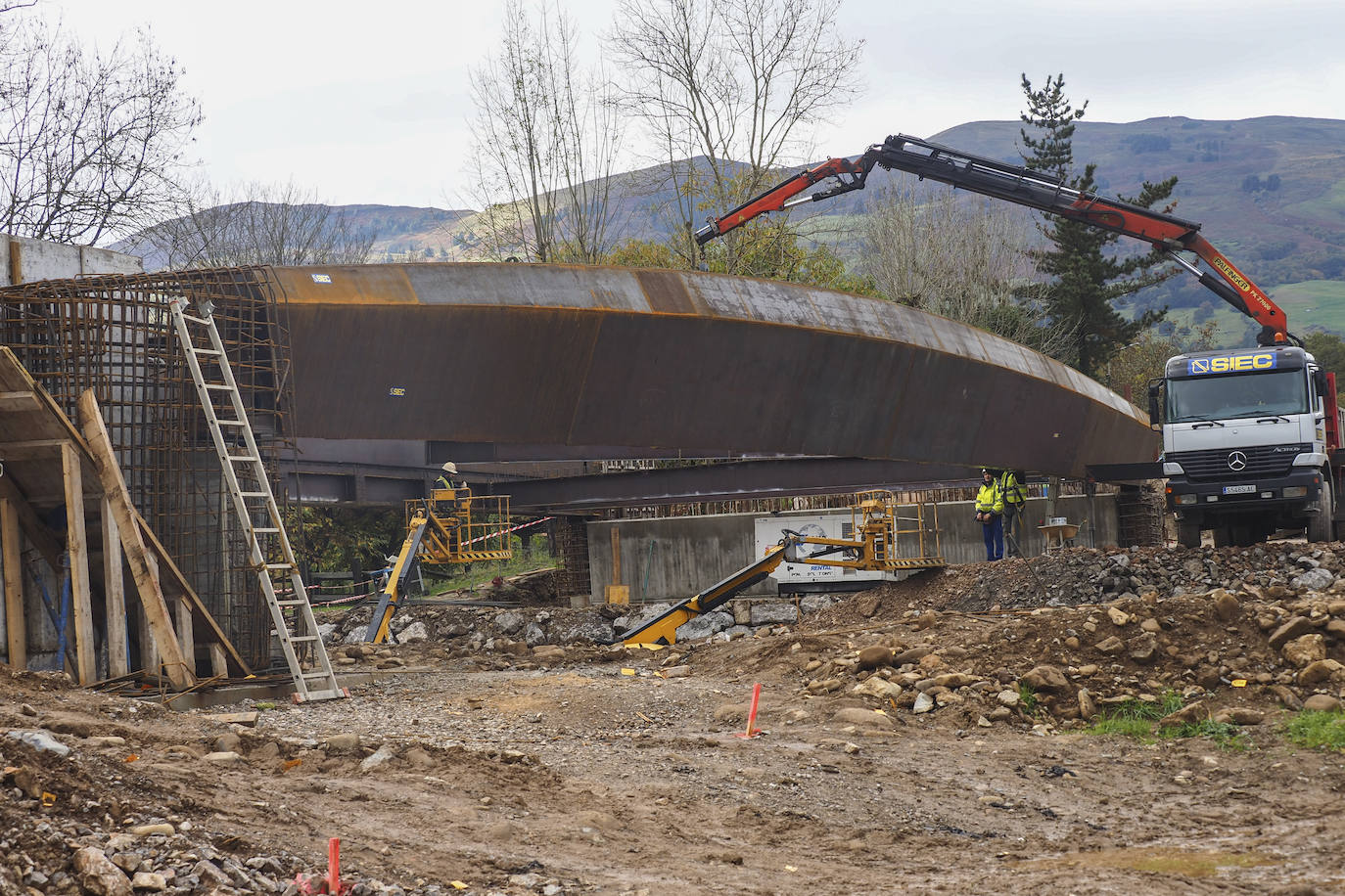 Fotos: Este es el estado de las obras del puente sobre el Pisueña