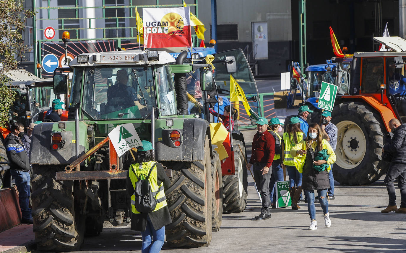 Fotos: La tractorada de Arenas de Iguña, en imágenes