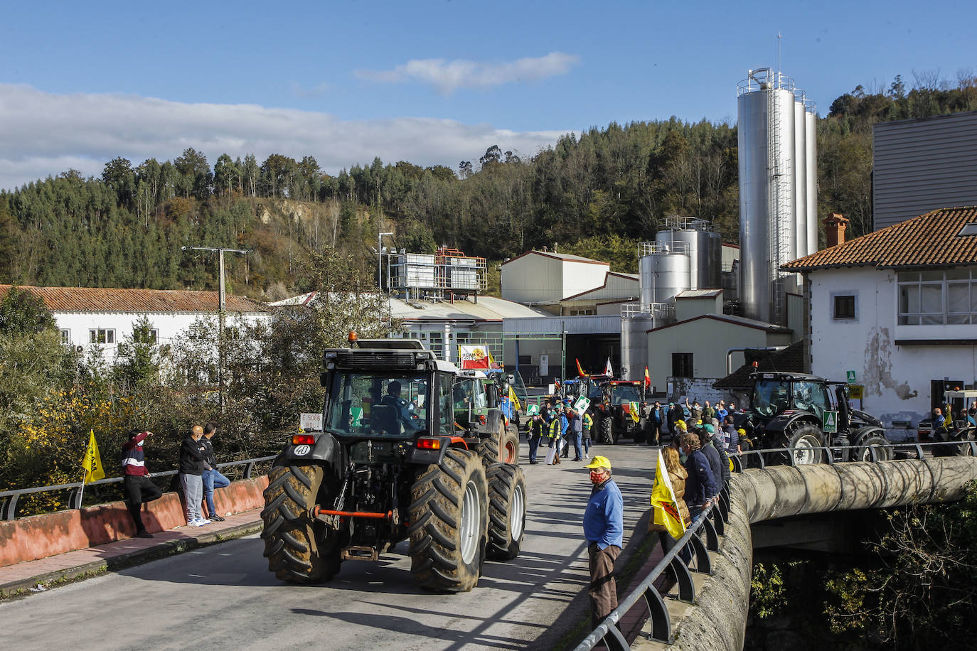 Fotos: La tractorada de Arenas de Iguña, en imágenes