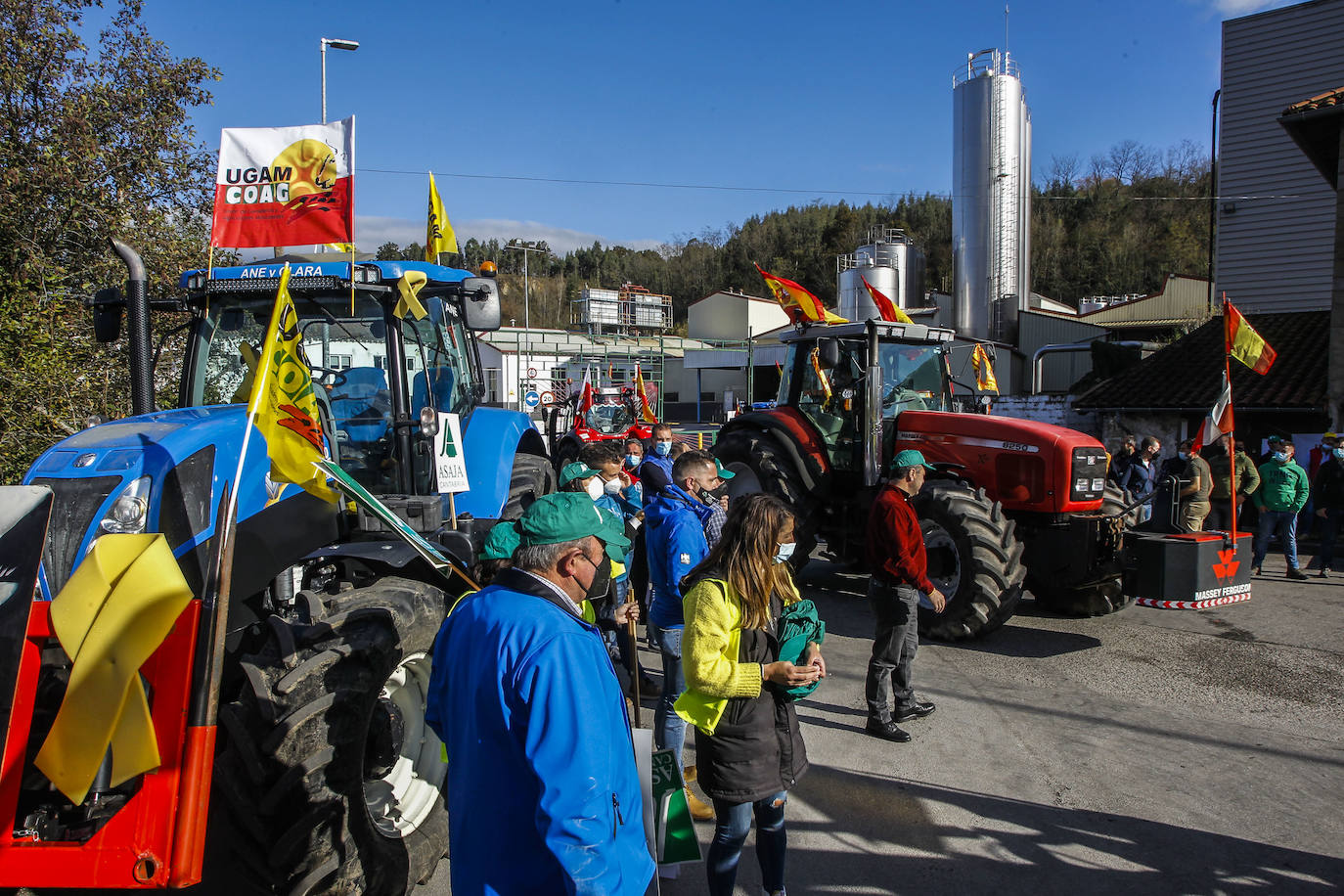 Fotos: La tractorada de Arenas de Iguña, en imágenes