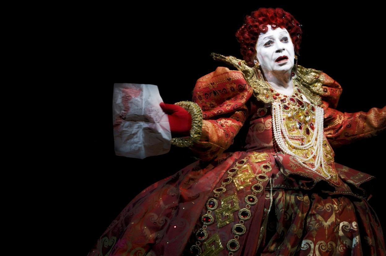 Kemp durante la ópera 'Elizabeth I, el último baile' producida en Santander. 