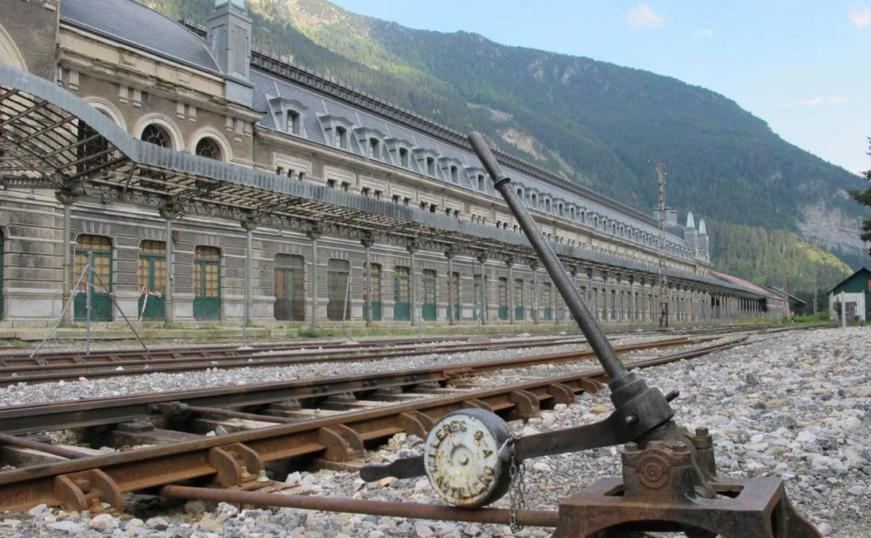 Cambio de Agujas de 'Talleres de Astillero' en Canfranc.