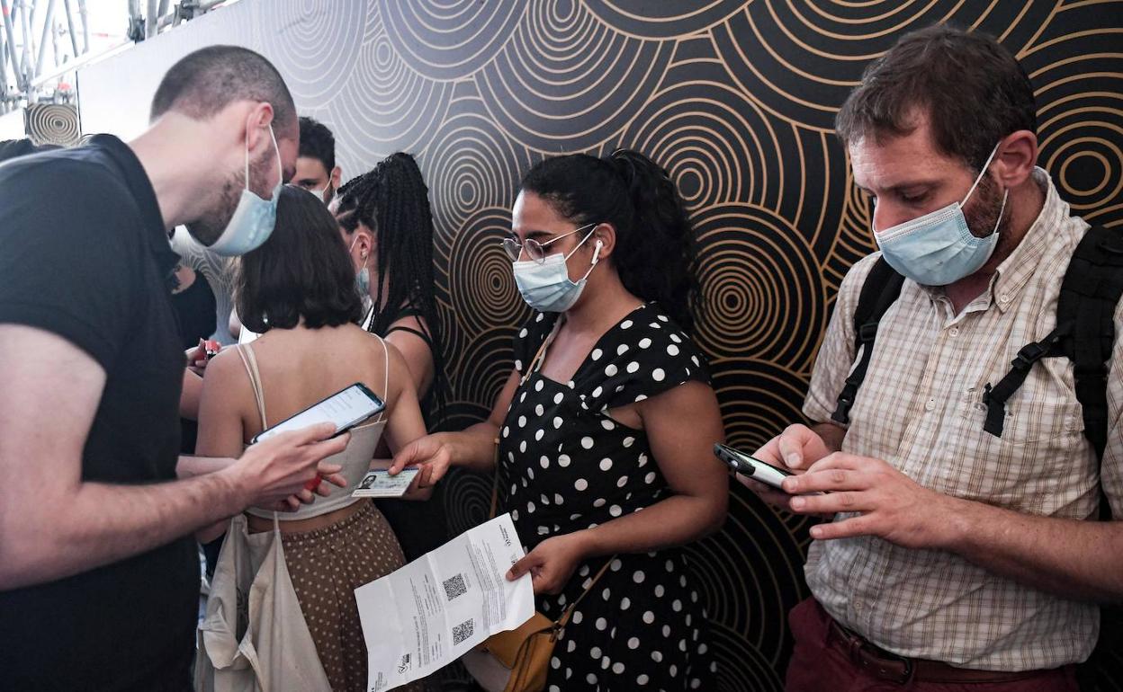 Cataluña extiende el uso del pasaporte covid a bares y restaurantes