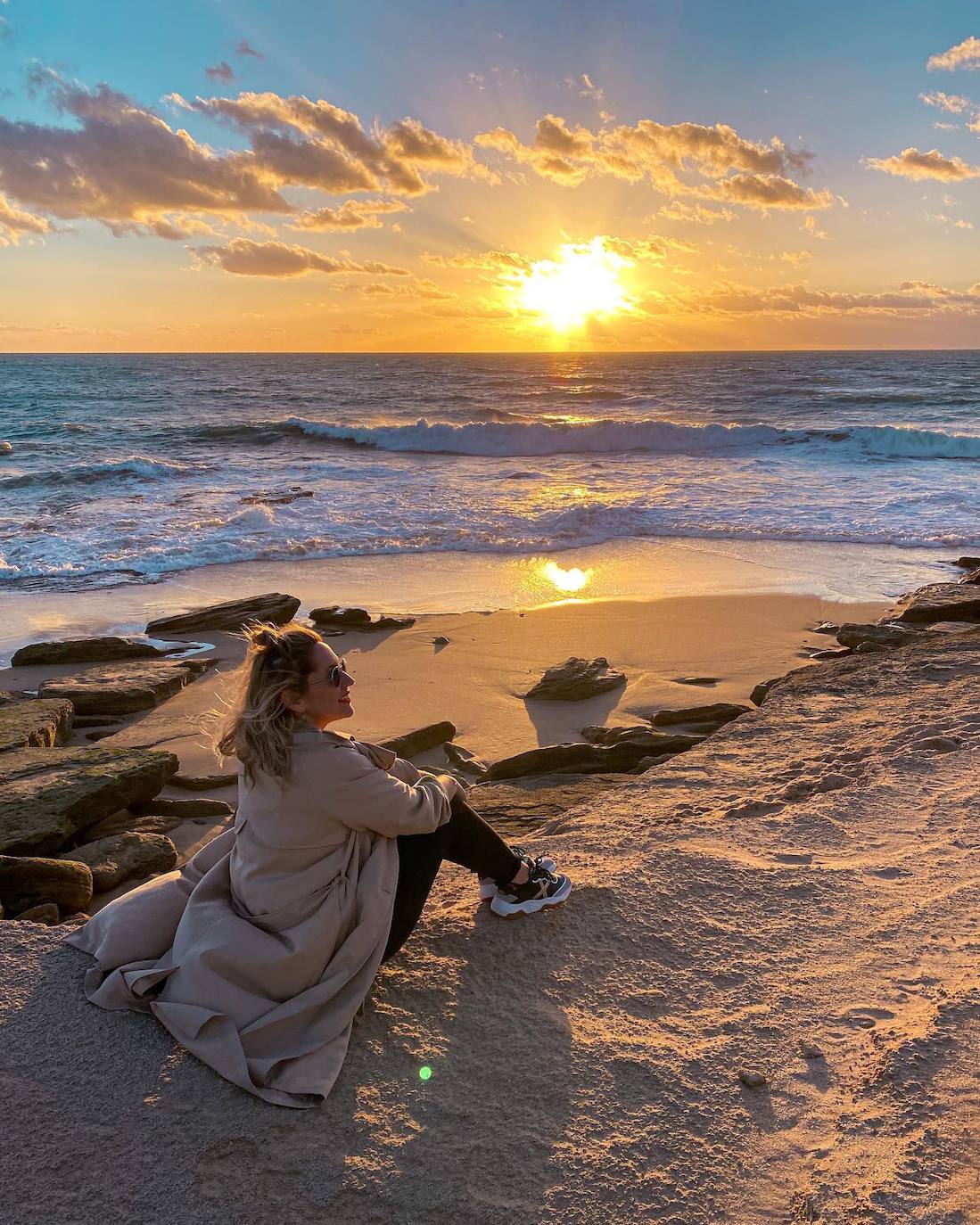 La 'influencer' disfrutando de un atardecer gaditano.