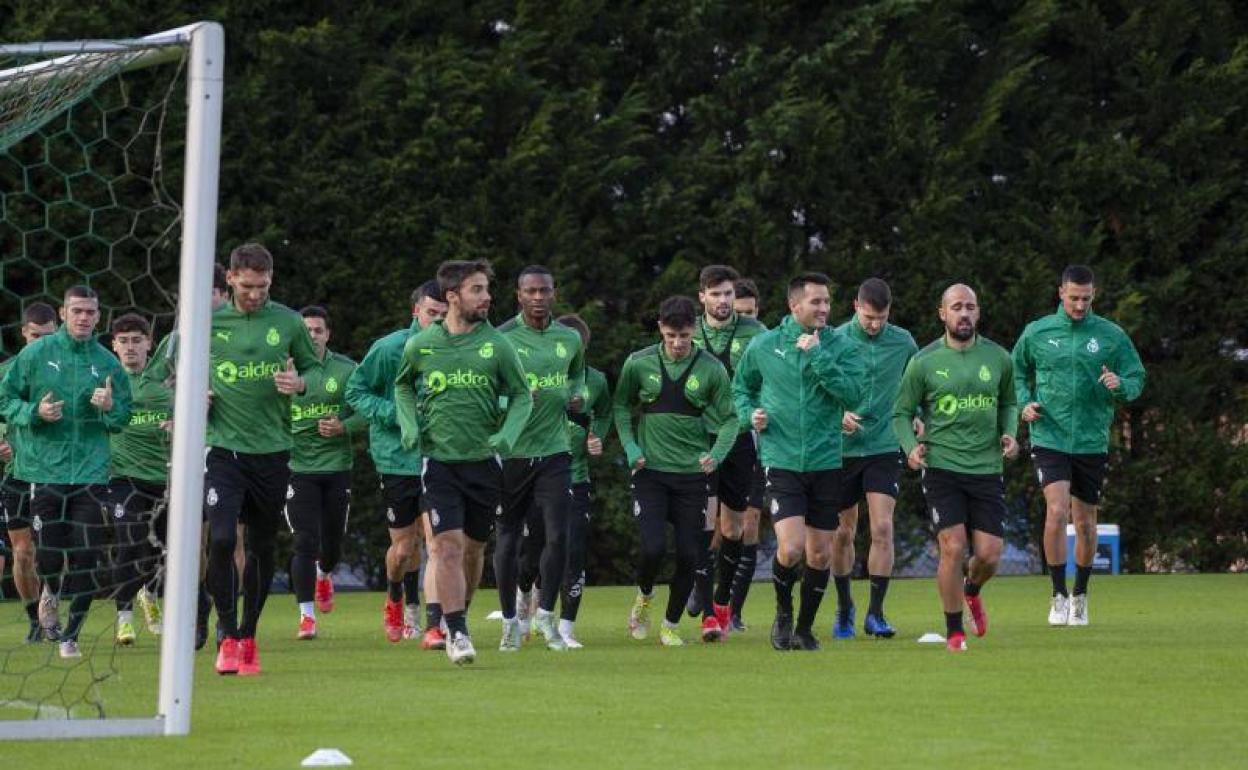 La plantilla ha entrenado esta mañana en La Albericia. 