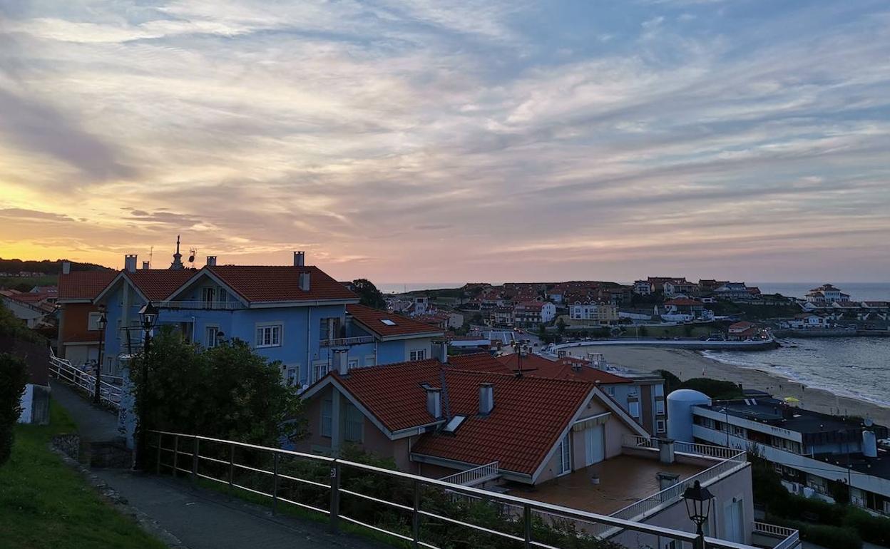 Panorámica de Comillas al atardecer. 