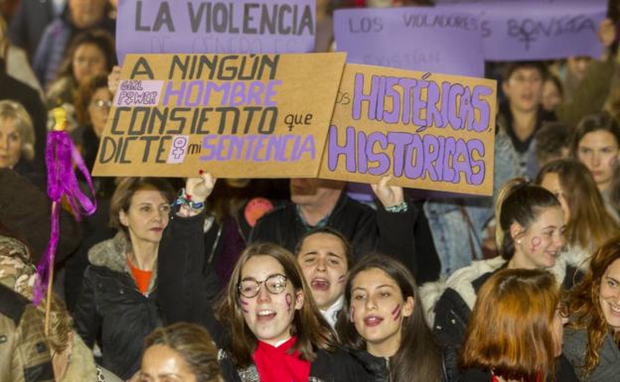 Mujeres participantes en una manifestación convocada en Santander para el 25N en 2019