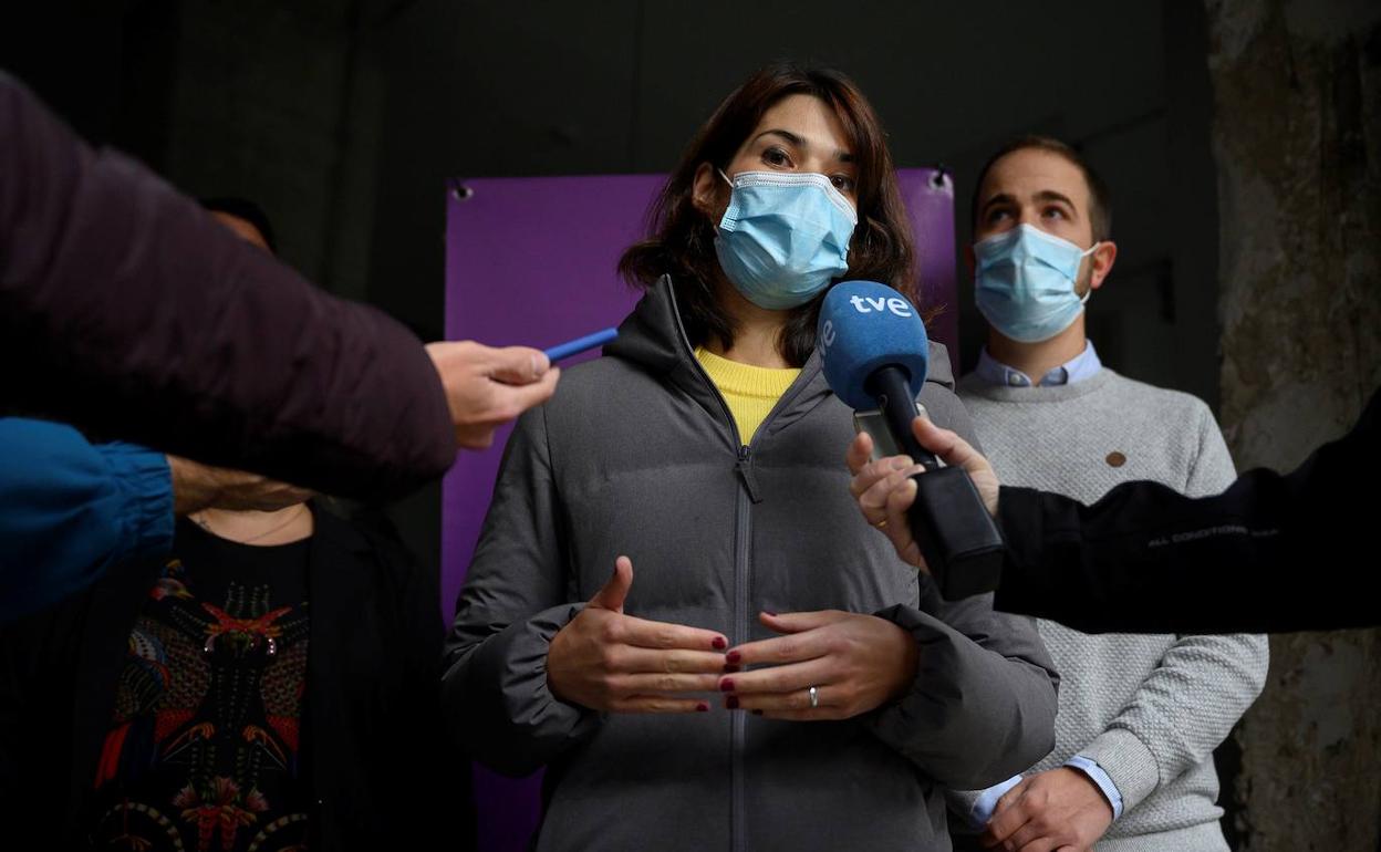 Isa Serra y Piñal en el acto de Santander 