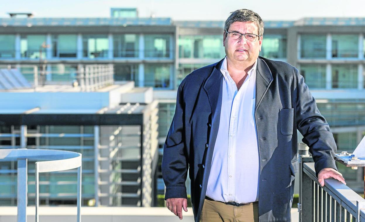 Ramón López Trueba, presidente de Ascentic, en las instalaciones de CIC Consulting en el Parque Científico y Tecnológico de Cantabria (Pctcan). 