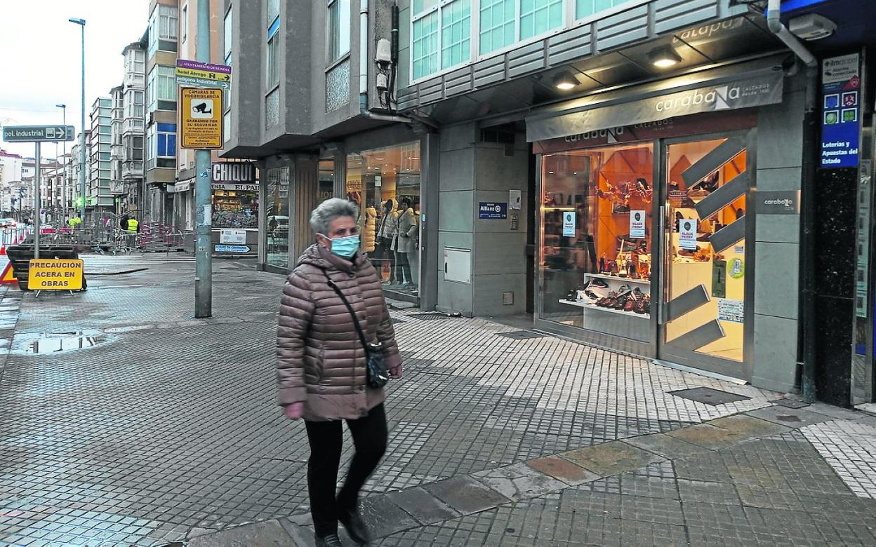 La avenida del Puente de Carlos III es una de las zonas de Reinosa con más comercios. 