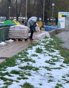 Imagen secundaria 2 - La crecida del río revive el fantasma de las inundaciones de hace dos años en Reinosa