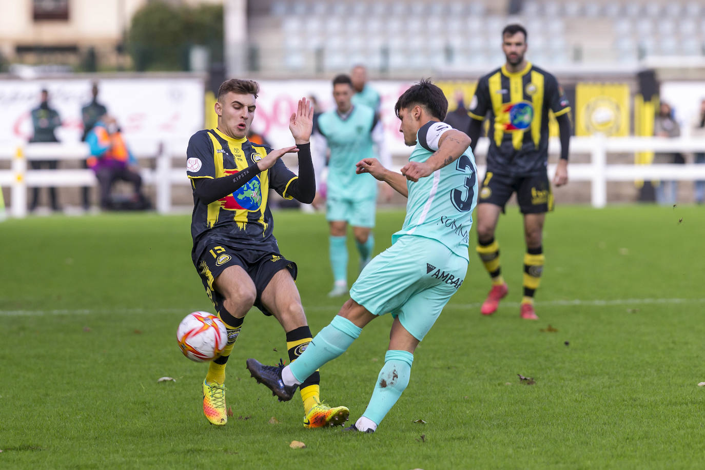 Fotos: Imágenes del partido Cayón-Huesca