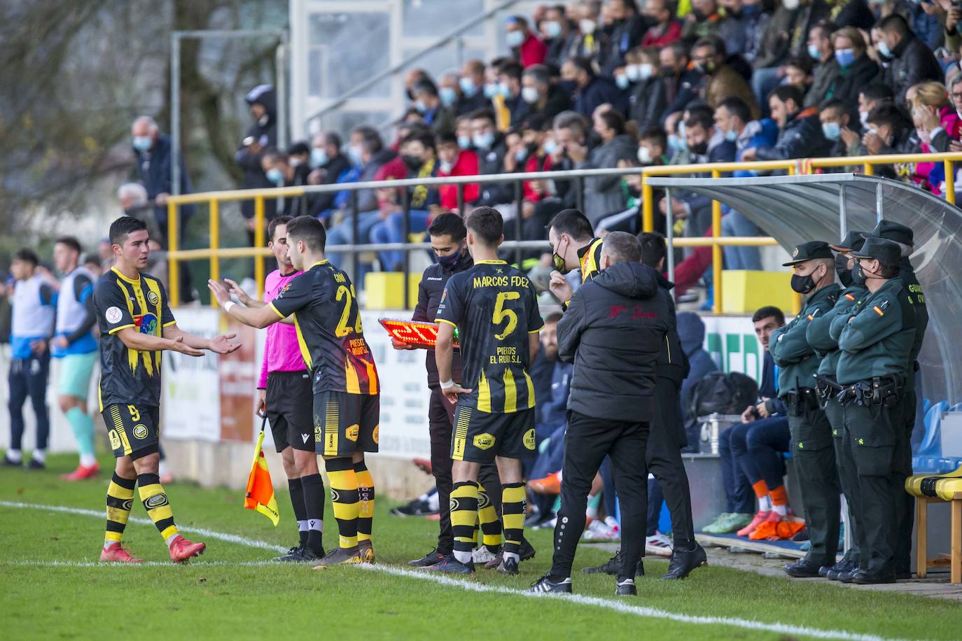 Fotos: Imágenes del partido Cayón-Huesca