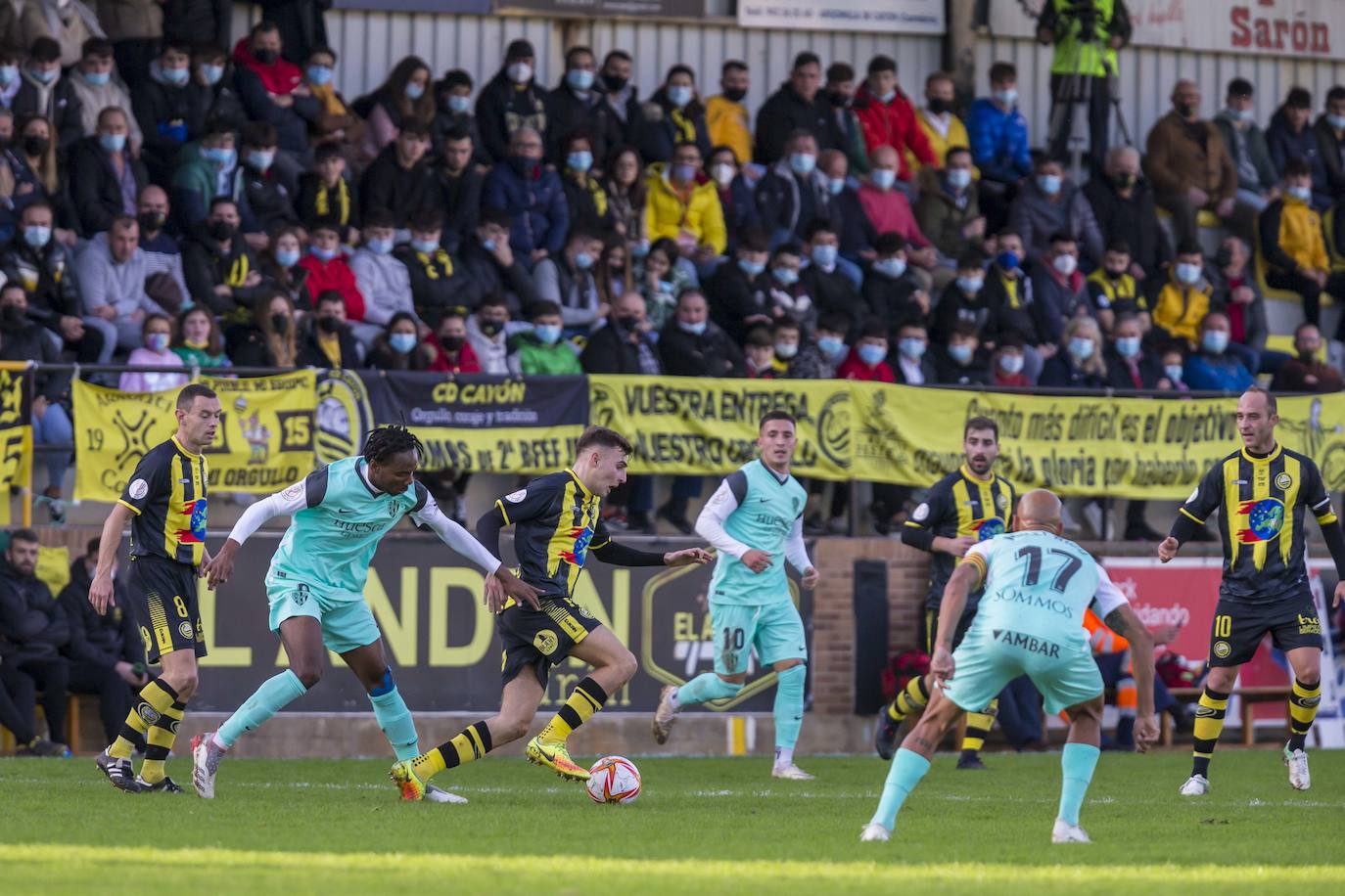 Fotos: Imágenes del partido Cayón-Huesca