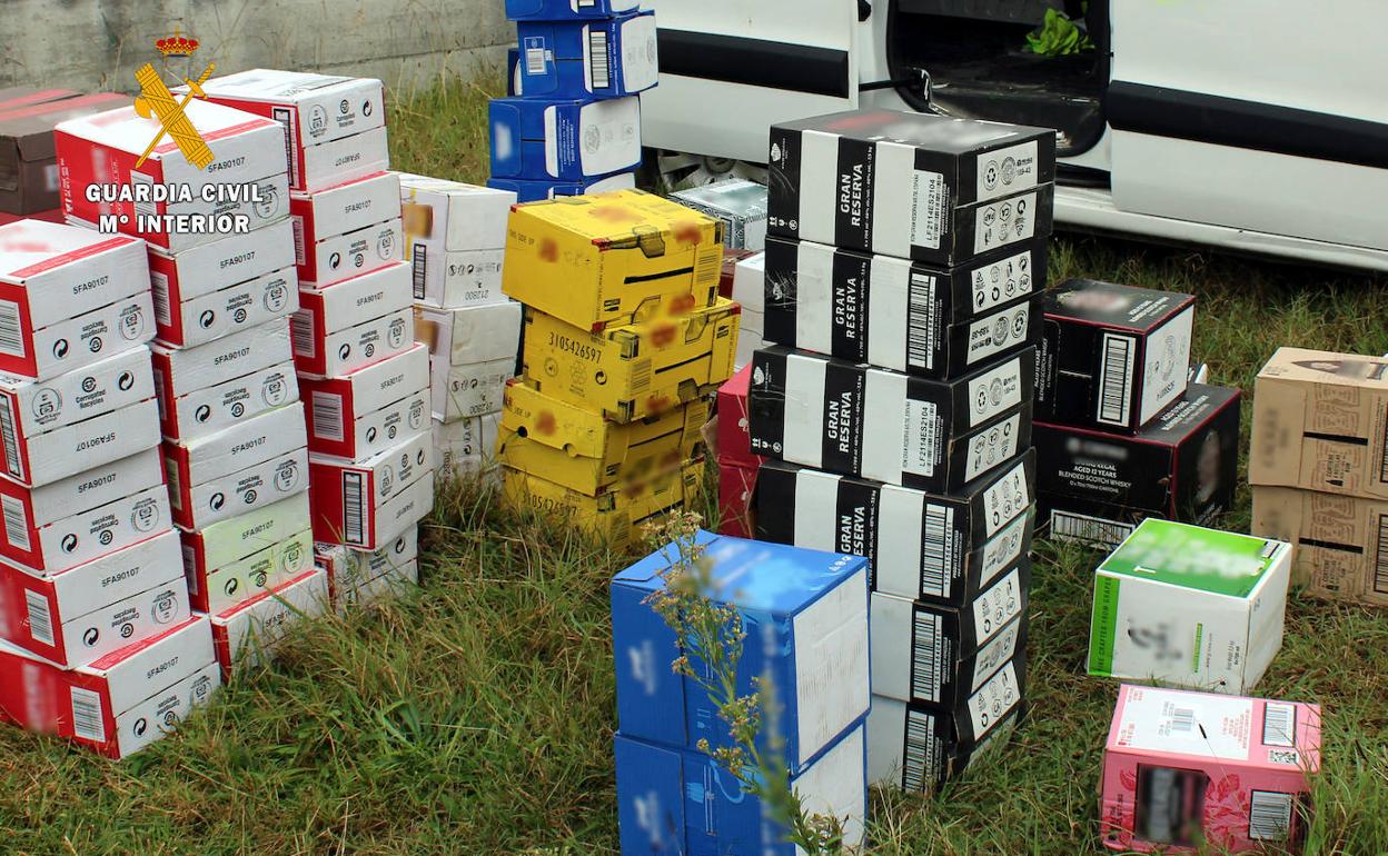 Dos detenidos por robar bebidas en una nave de Ramales con el método del butrón