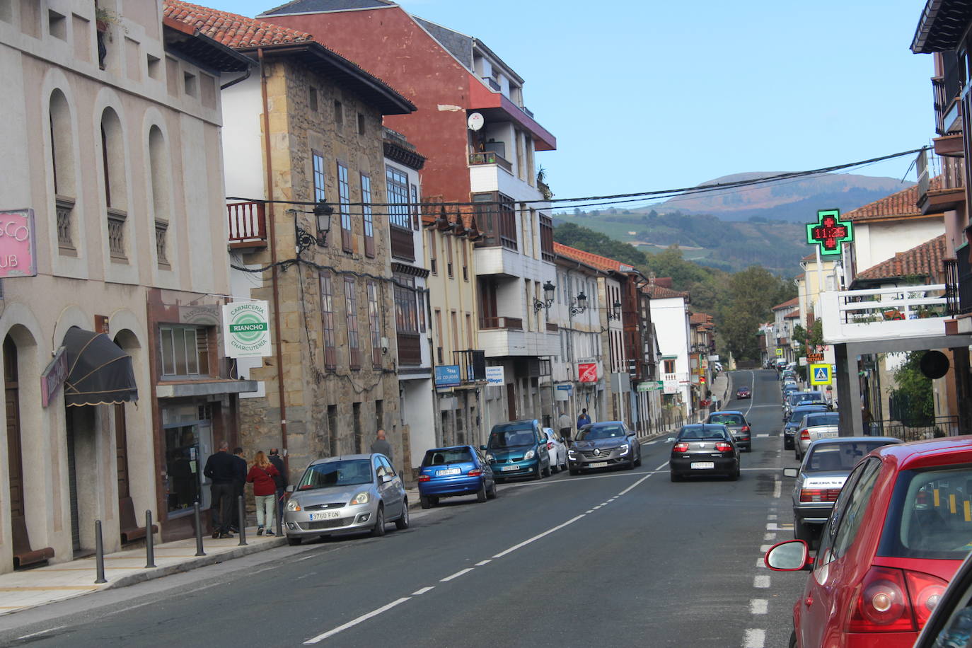 La carretera vista desde Alceda. 