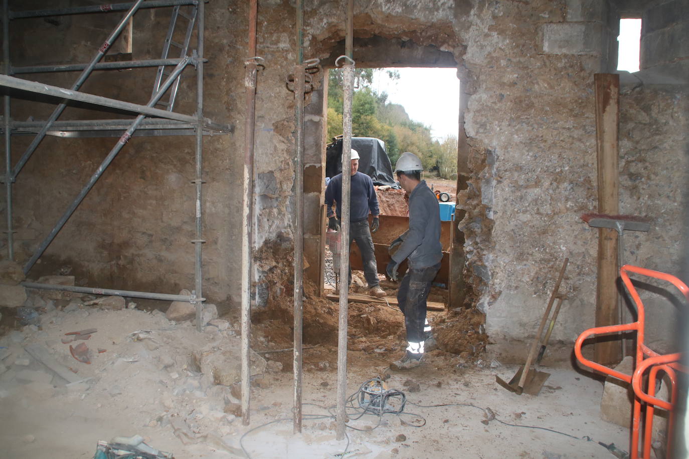 Fotos: El Palacio de los Acevedo empieza a brillar de nuevo en Hoznayo