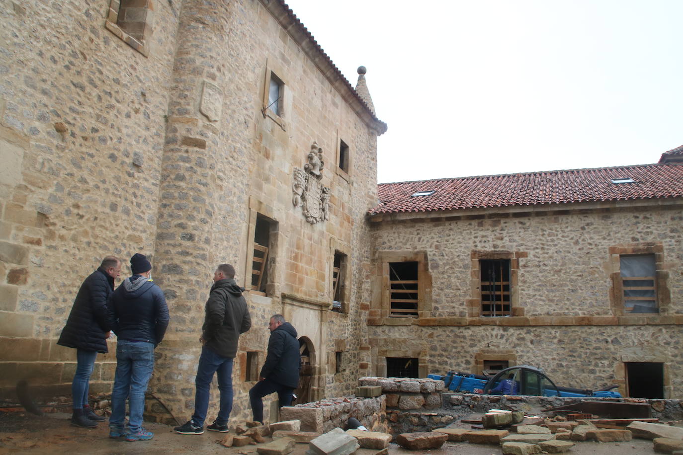 Fotos: El Palacio de los Acevedo empieza a brillar de nuevo en Hoznayo