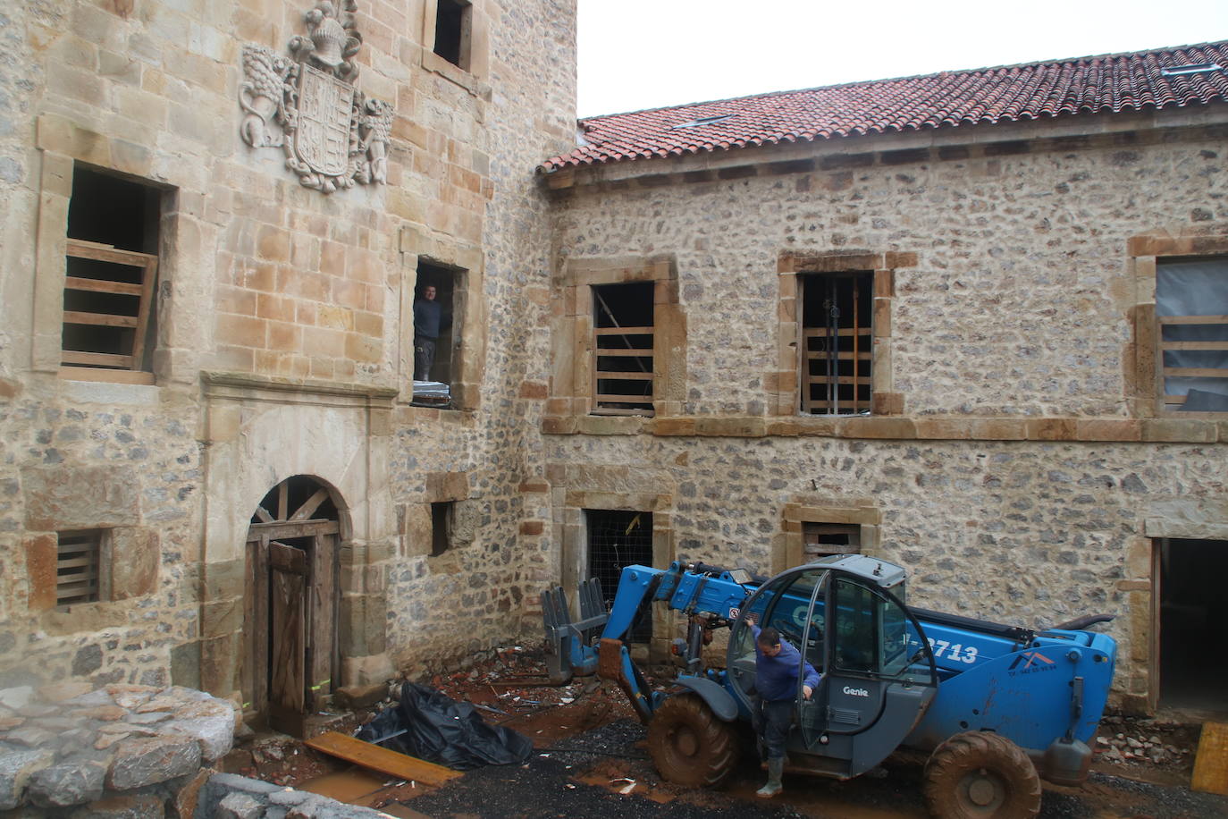 Fotos: El Palacio de los Acevedo empieza a brillar de nuevo en Hoznayo