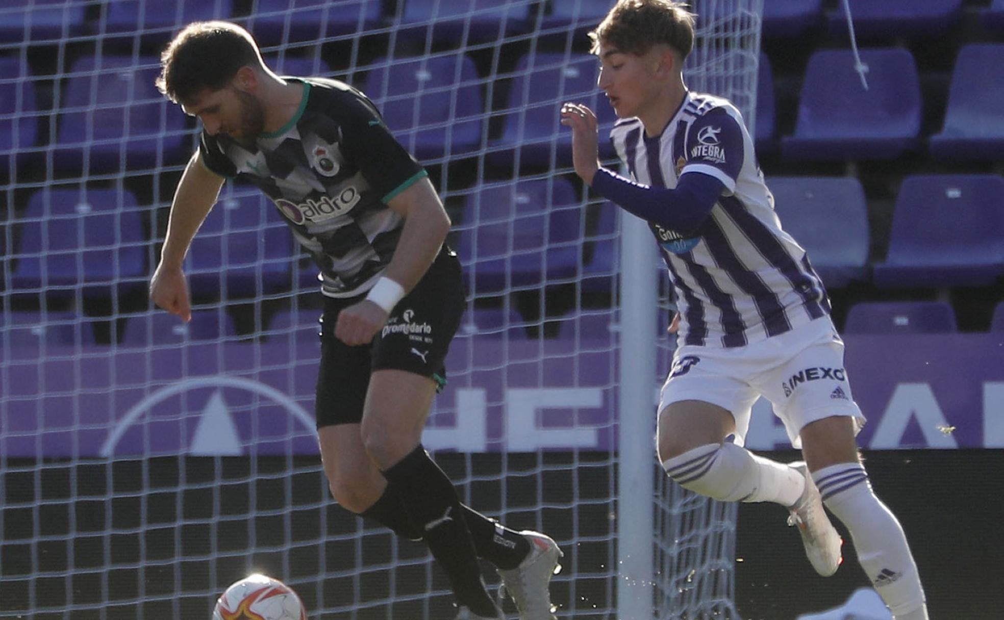 Fausto Tienza fue el jugador sustituido ayer en el descanso para dar entrada a Pablo Torre. LOF