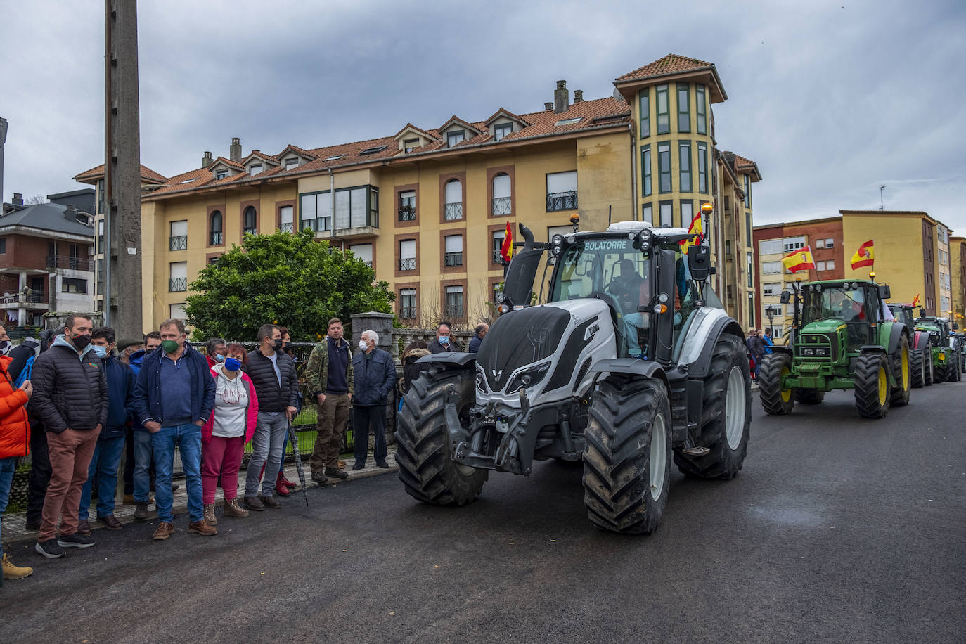 Fotos: Nueva protesta de los ganaderos frente a la Nestle en La Penilla