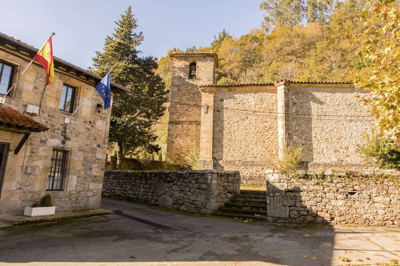 Iglesia de Santiago, en Entrambasmestas