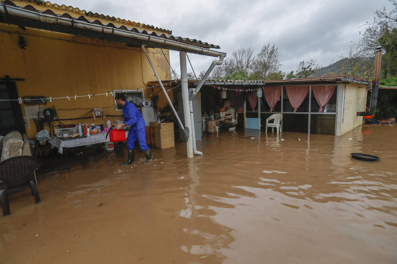 Fotos: El Pas se desborda e inunda Piélagos