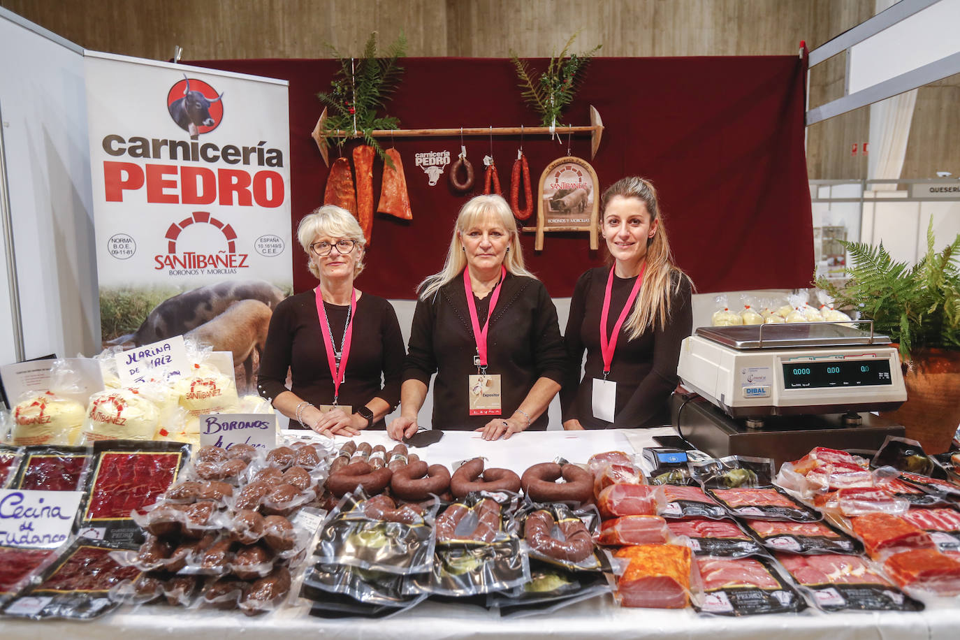 Localidad: Cabezón de la Sal. Responsable:Pedro Gutiérrez. Especialidades: Carnes de vacuno y tudanca de ganaderos de la comarca del Saja-Nansa. Productos que presentan: Cecina, hamburguesas y otros derivados de la tudanca; boronos de Santibáñez, torreznos y otros productos de matanza; alubias de cosecha propia y harina de maíz.