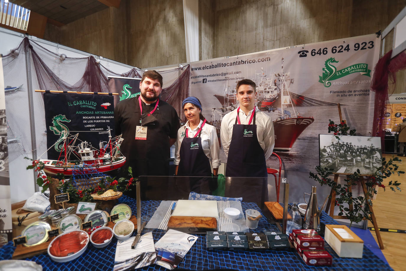 Localidad: Laredo. Responsable: Itzíar Larrinaga Ugalde. Especialidad: Anchoa artesana del Cantábrico de costera. Productos que presentan: Anchoas y bonito de costera. Fileteado y venta.