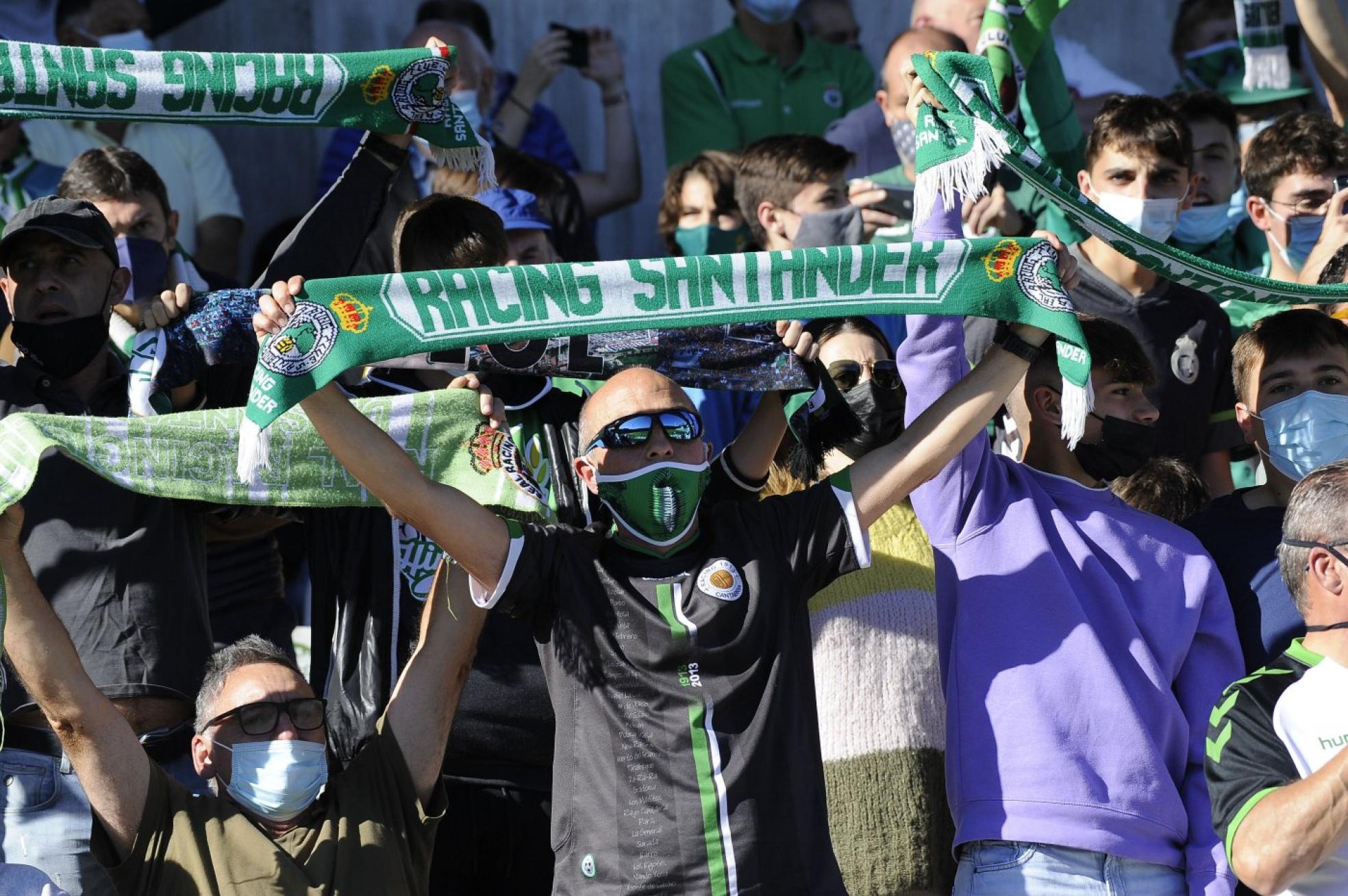 Aficionados en los Campos de Sport.