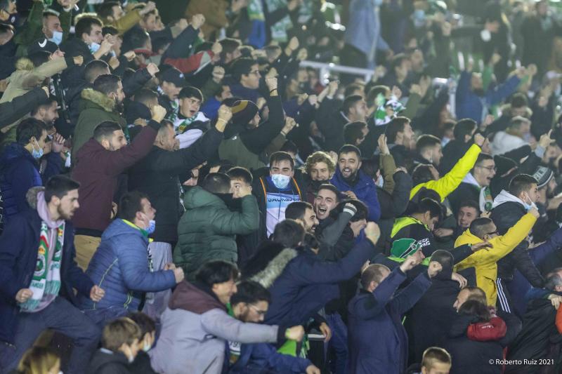 Fotos: Las imágenes del Racing - Rayo Majadahonda