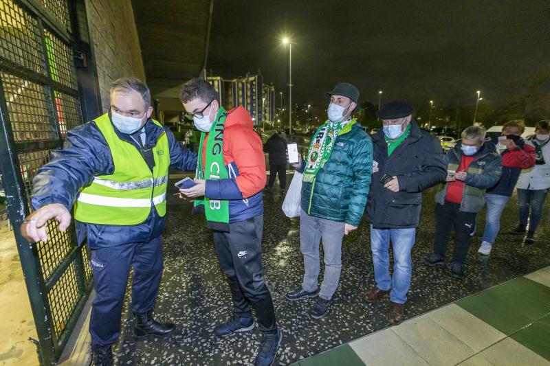 Fotos: Las imágenes del Racing - Rayo Majadahonda