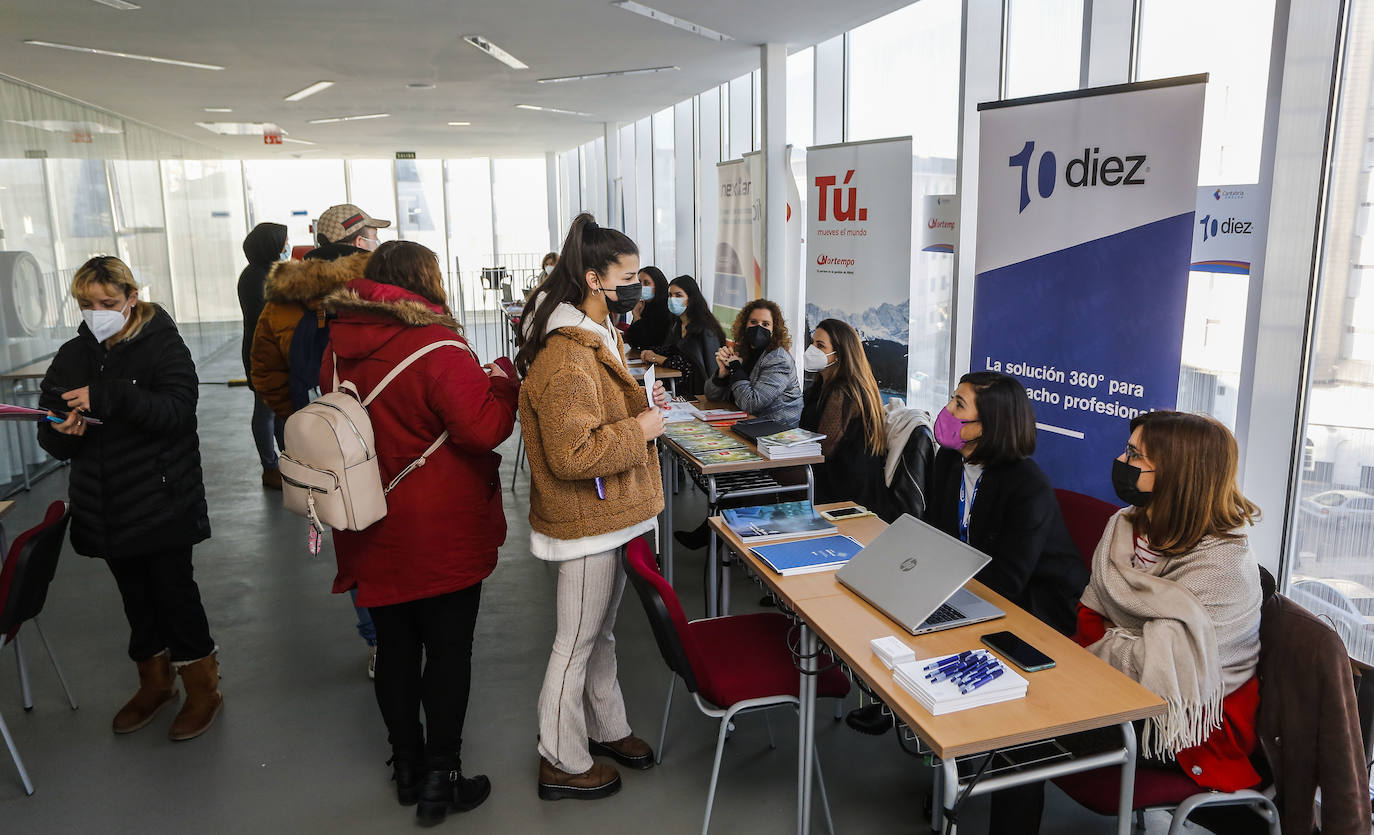 Fotos: Torrelavega organiza la primera Feria Cantabria Emplea