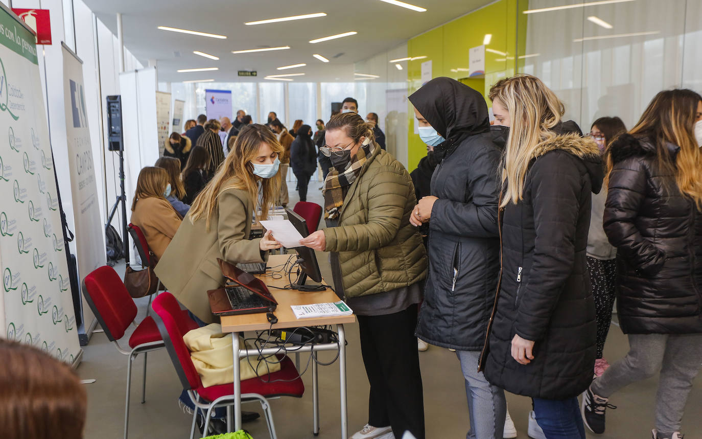 Fotos: Torrelavega organiza la primera Feria Cantabria Emplea