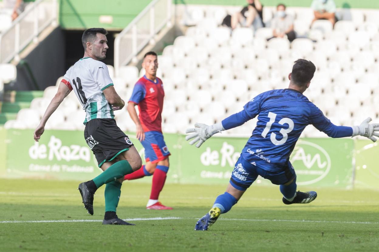 Isma López, durante el amistoso de pretemporada entre Racing y Numancia disputado en El Sardinero. 