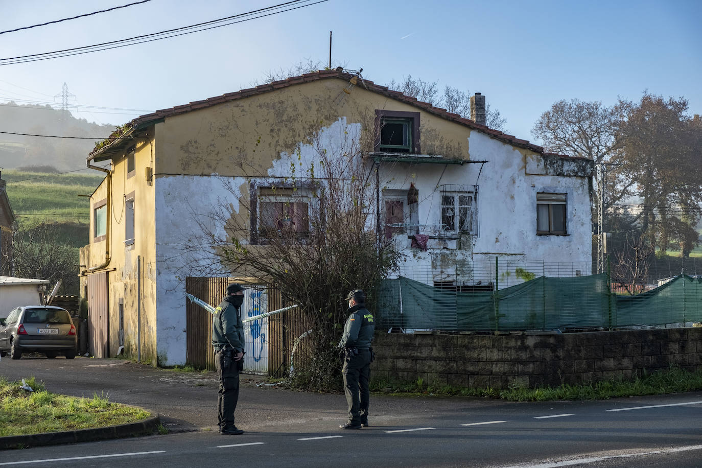 Fotos: La Guardia Civil la Cientifica buscan el arma homicida