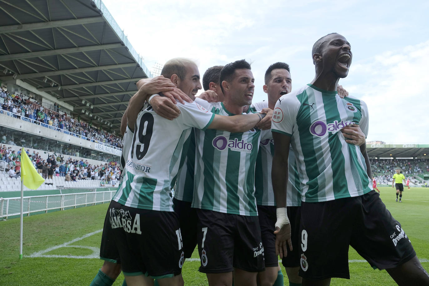 Primer partido de liga del Racing en El Sardinero. Los verdiblancos se enfrentaron al Club Deportivo Tudelano y ganaron 1-0 con gol de Cedric