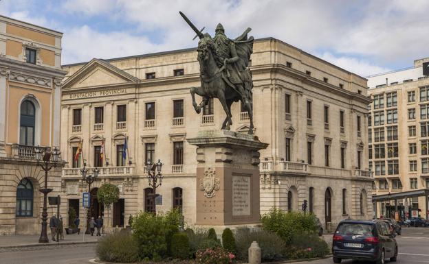 Imagen. Estatua ecuestre en honor a El Cid, en pleno centro de Burgos. 