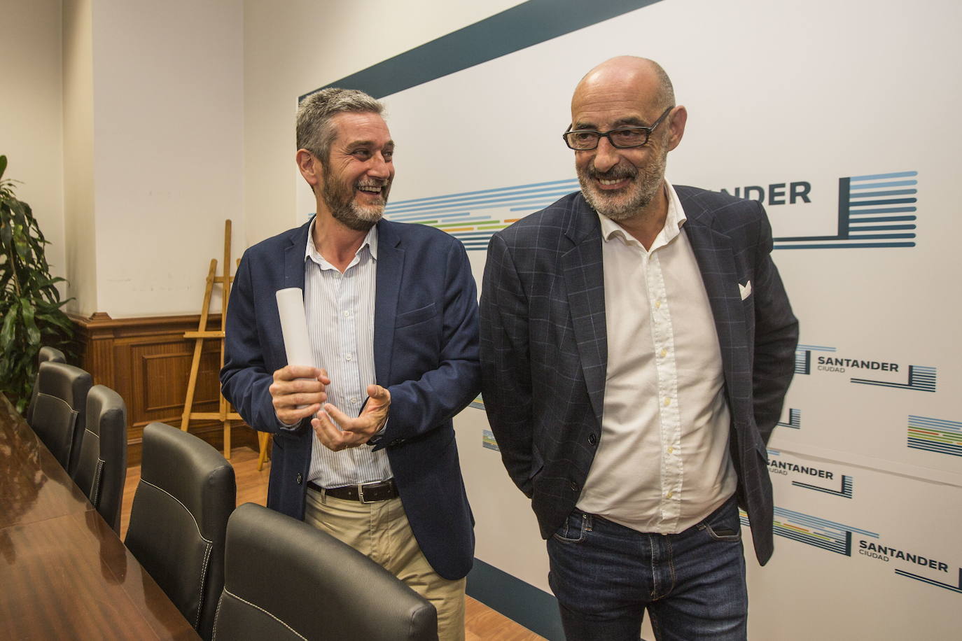 Javier Ceruti y Félix Álvarez, tras anunciar el pacto con el PP en 2019. 