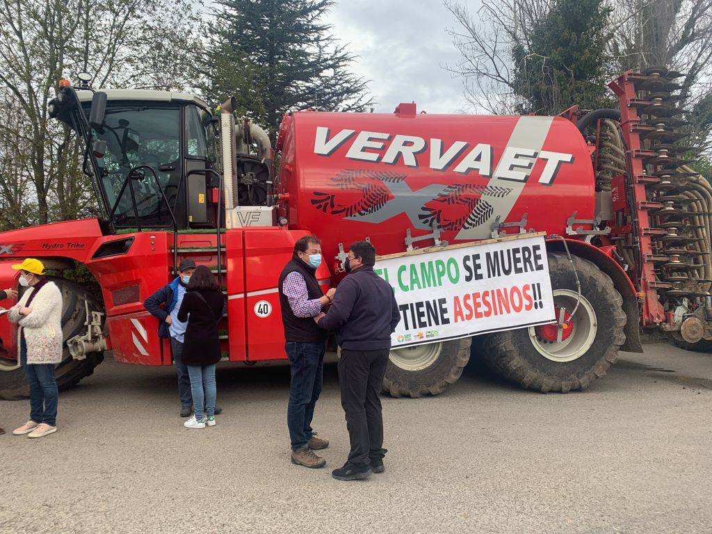 Fotos: Concentración de ganaderos en Meruelo