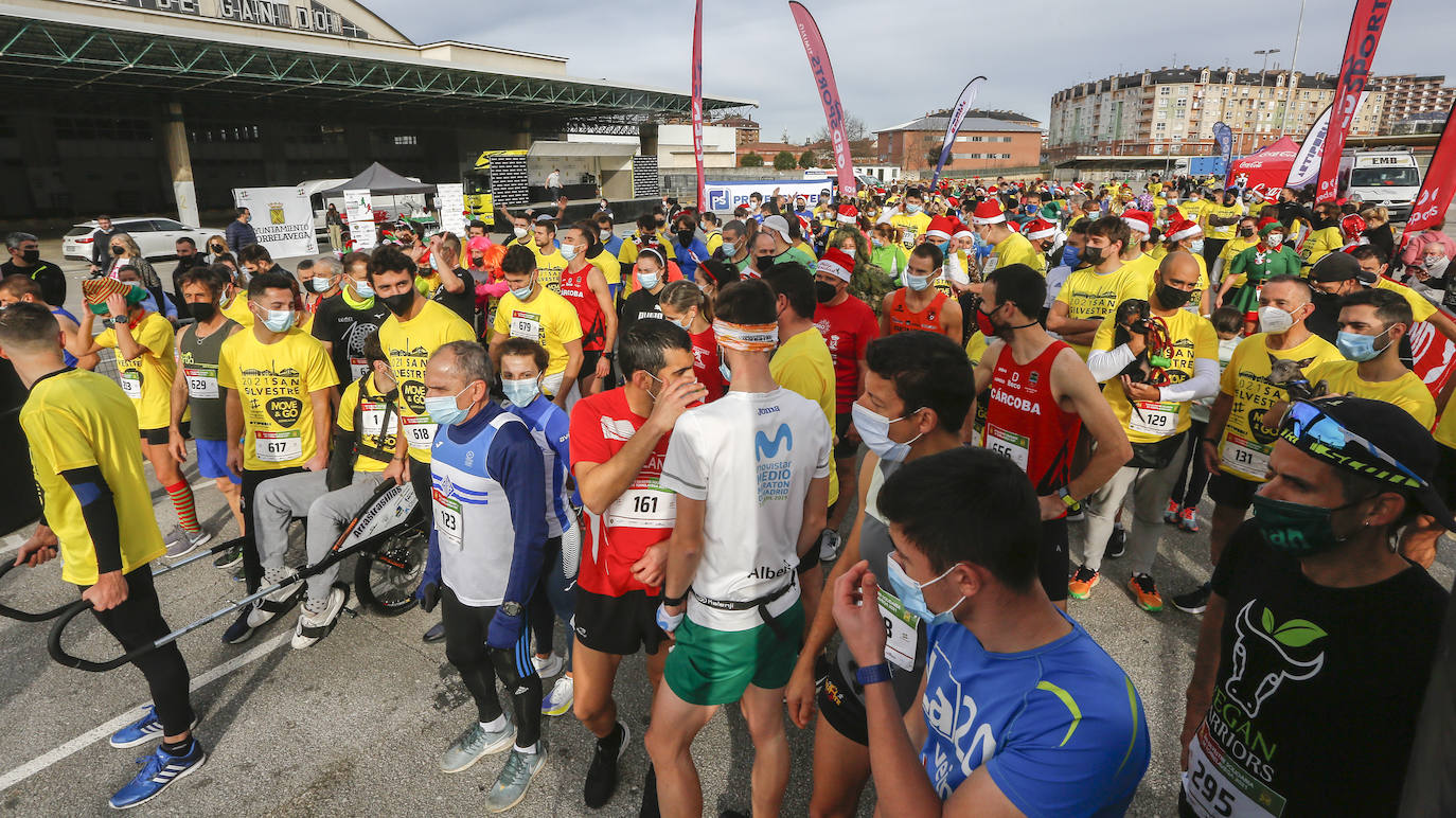 Fotos: Así ha transcurrido la San Silvestre de Torrelavega para recaudar alimentos para Cruz Roja