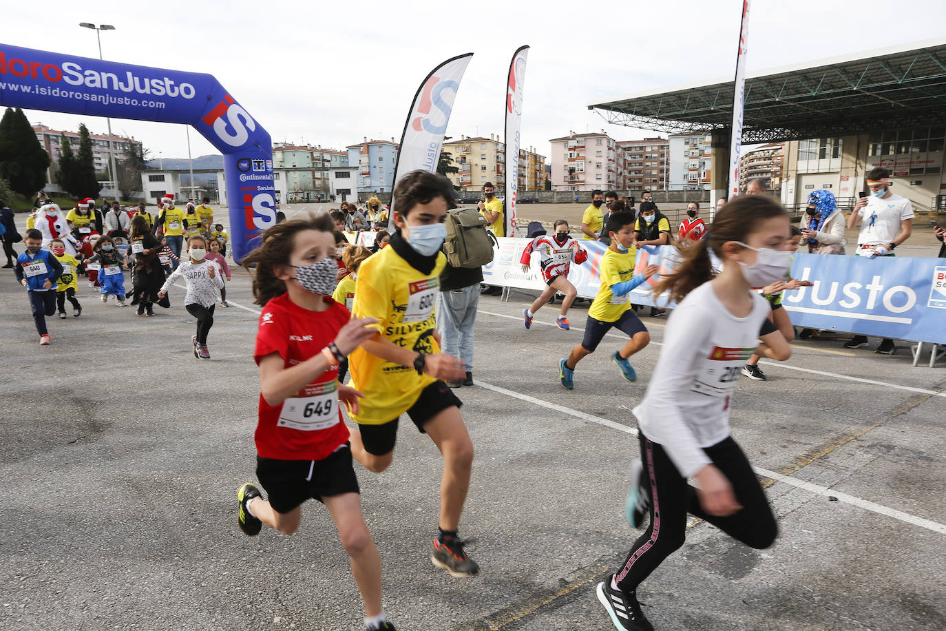 Fotos: Así ha transcurrido la San Silvestre de Torrelavega para recaudar alimentos para Cruz Roja