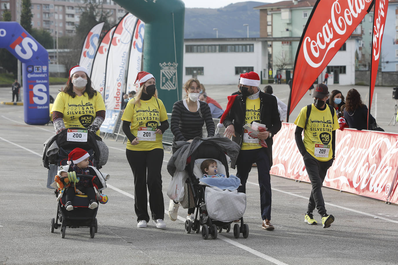 Fotos: Así ha transcurrido la San Silvestre de Torrelavega para recaudar alimentos para Cruz Roja