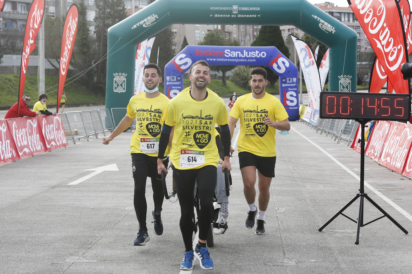 Fotos: Así ha transcurrido la San Silvestre de Torrelavega para recaudar alimentos para Cruz Roja