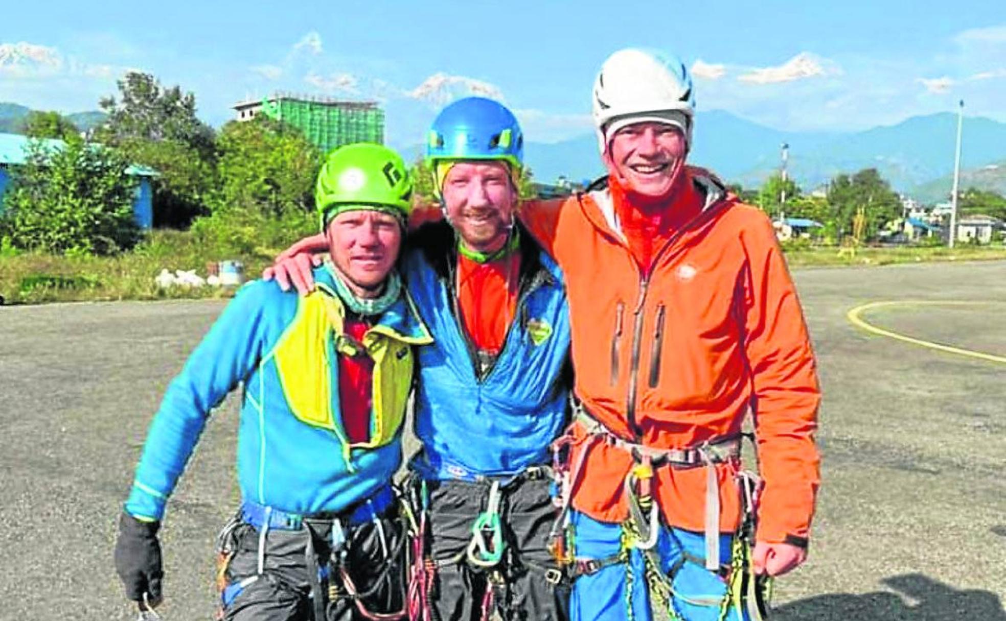 Los alpinistas ucranianos Nikita Balabanov, Mihail Fomin y Viacheslav Polezhaiko. 