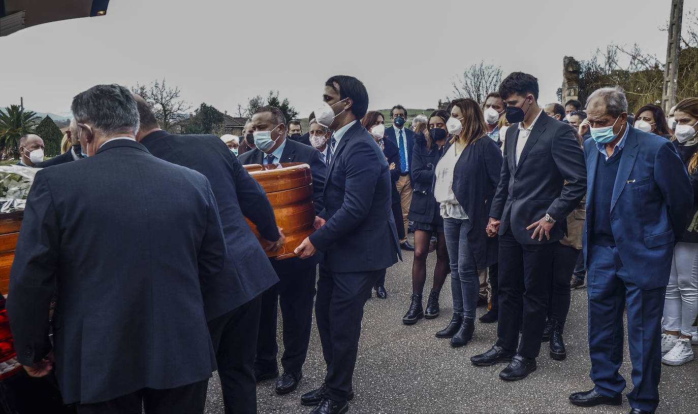 Fotos: Decenas de vecinos y autoridades despiden al exalcalde Severiano Ballesteros