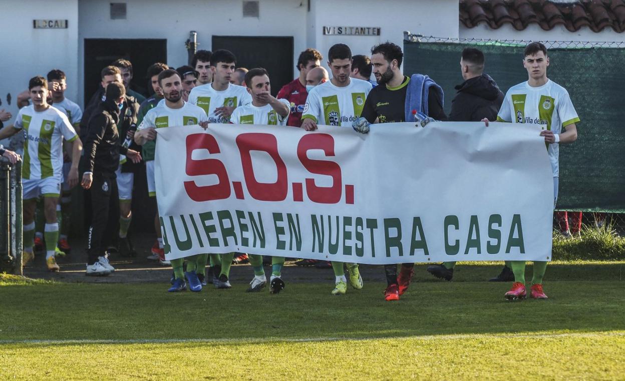 El domingo, día 19, los jugadores del Noja protestaron por la situación del club antes de su partido ante el Cartes. 