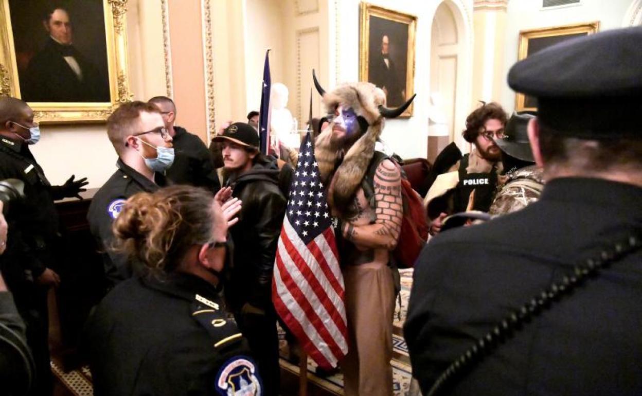 Un momento del asalto al capitolio. 